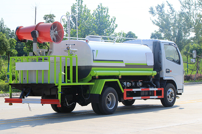 國(guó)六小多利卡5噸噴霧車(chē) 城市環(huán)境治理的得力助手